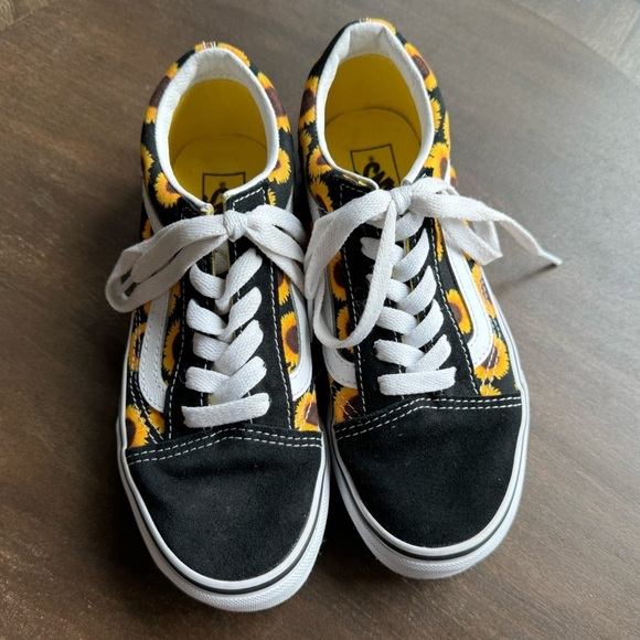 EUC‎ VANS Kids Old Skool Sneakers - Girls Size  2 - Picture 2 of 8